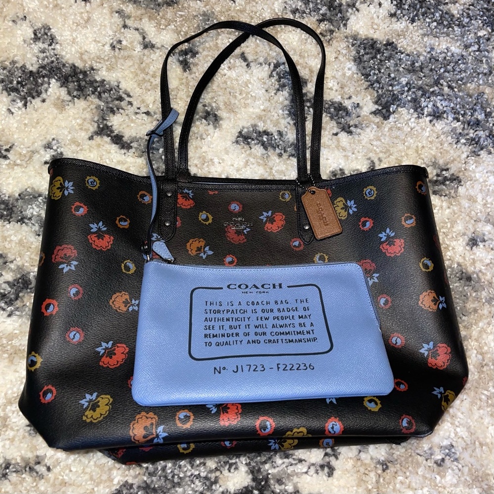 REVERSIBLE CITY TOTE WITH PRIMROSE FLORAL (NWOT)